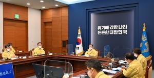 문대통령, 설 연휴 기간 관저 머물며 오미크론 상황 대응, 집중할 예정